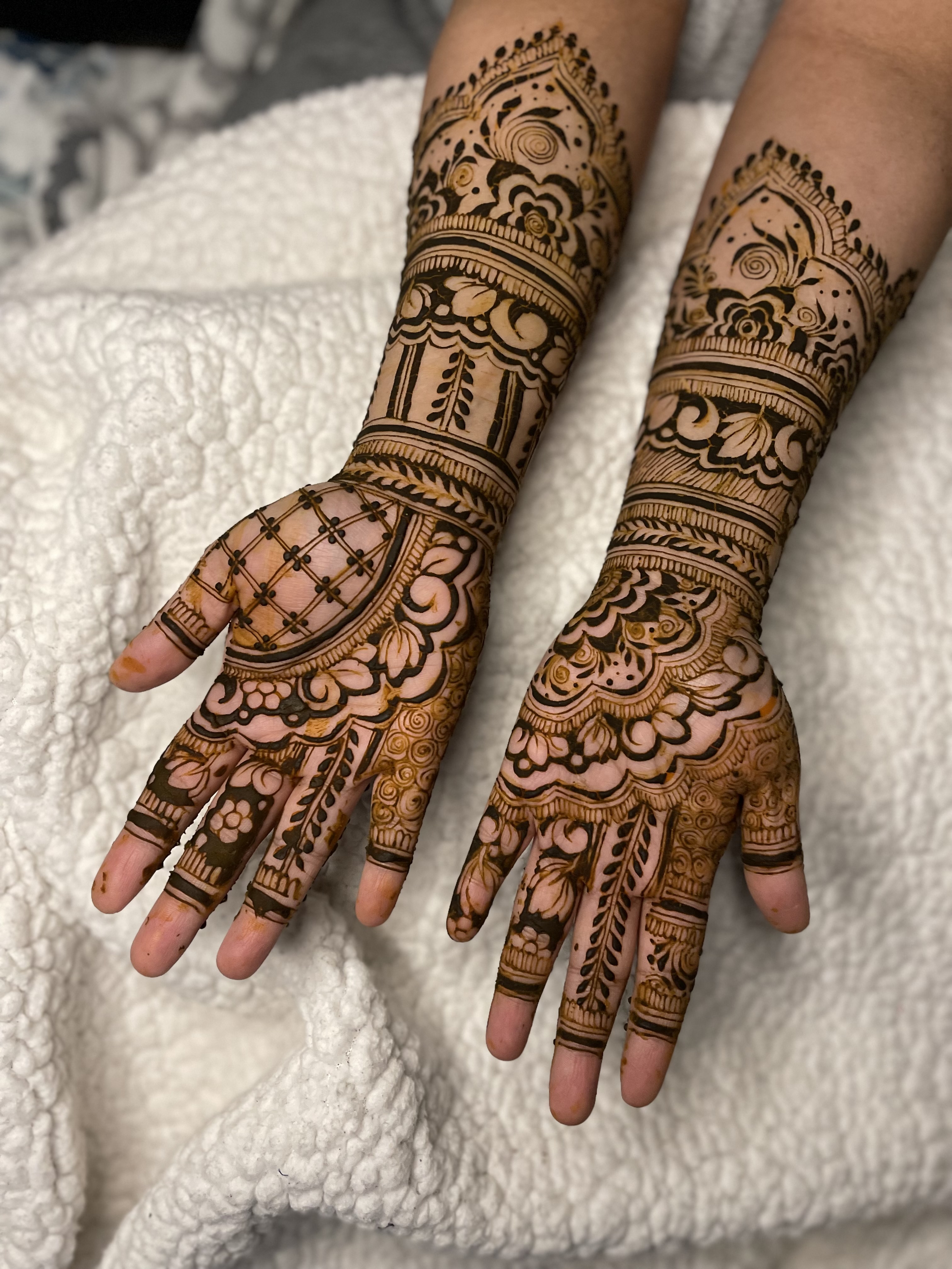 Pophenna henna artist portrait