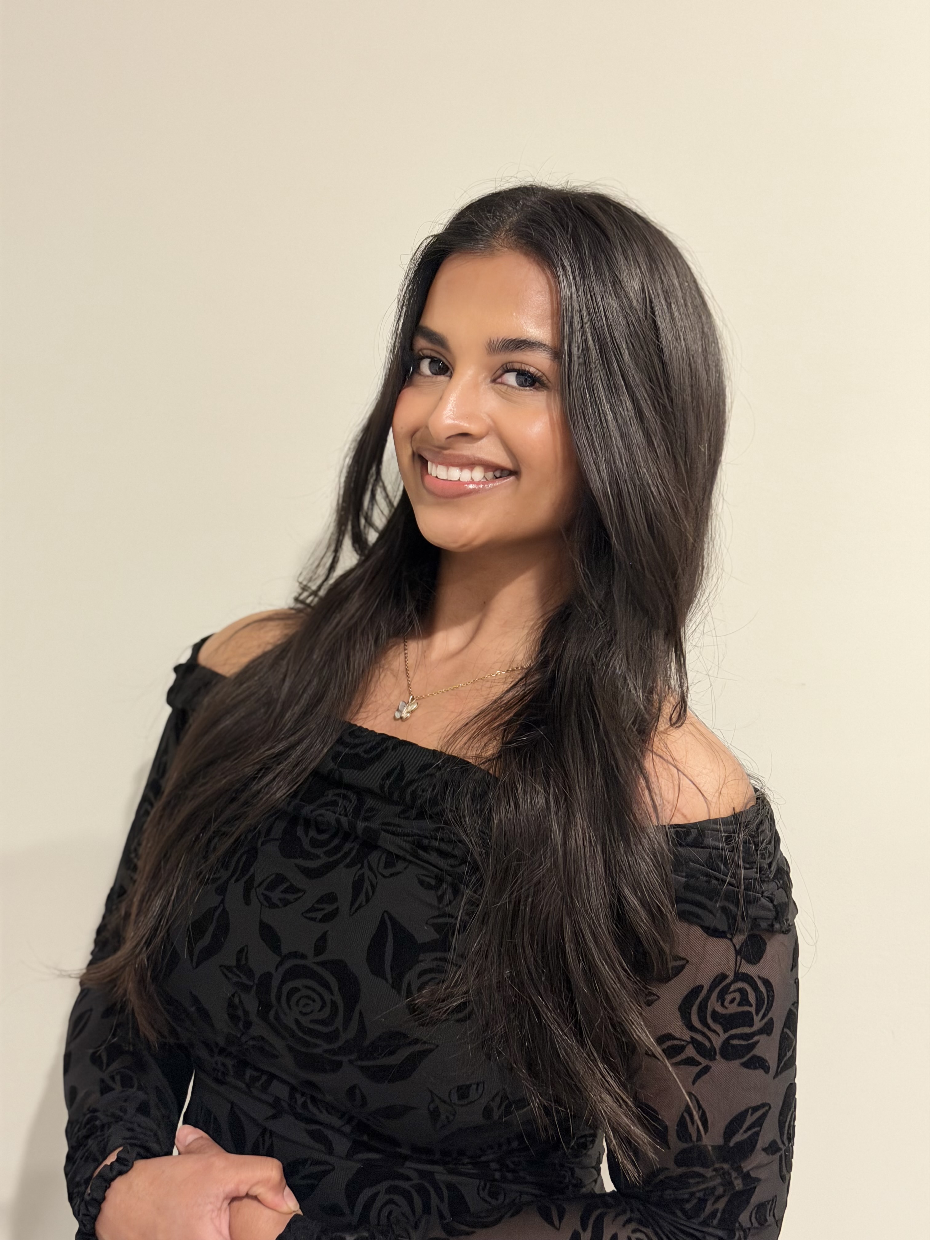 Pophenna henna artist portrait